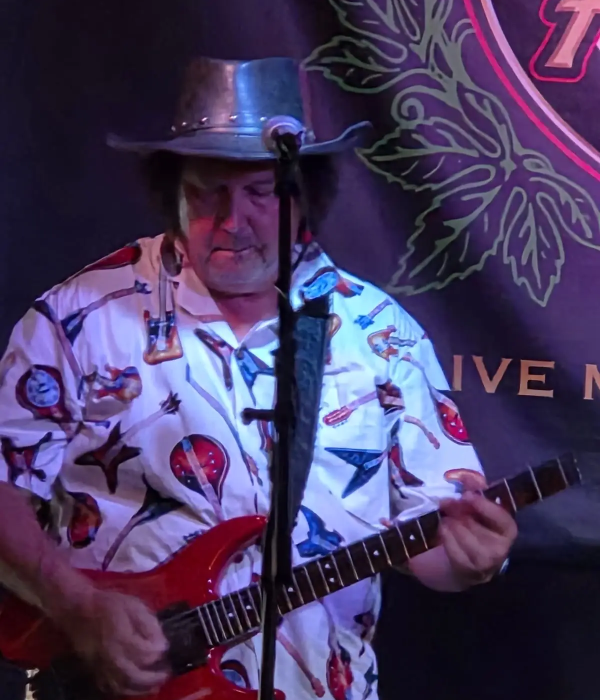 rock-ready-band_lead-guitar-andrew